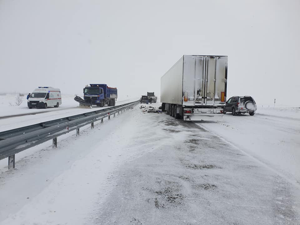Депутат из Темиртау намерен заставить КазАвтоЖол и Казавтодор заплатить за «аварийную» дорогу 50 млн тенге