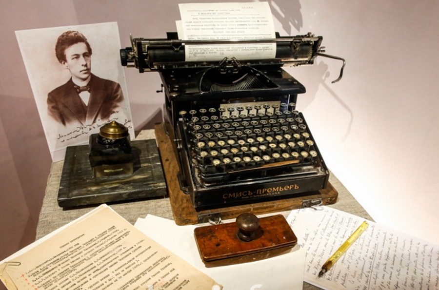 В Алматы открылась выставка, посвященная 150-летию со дня рождения Александра Затаевича