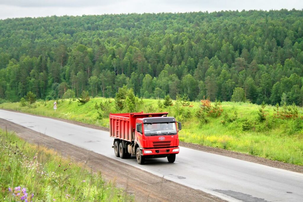 МИИР: Китайские самосвалы являются основной причиной разрушения автодорог в Казахстане