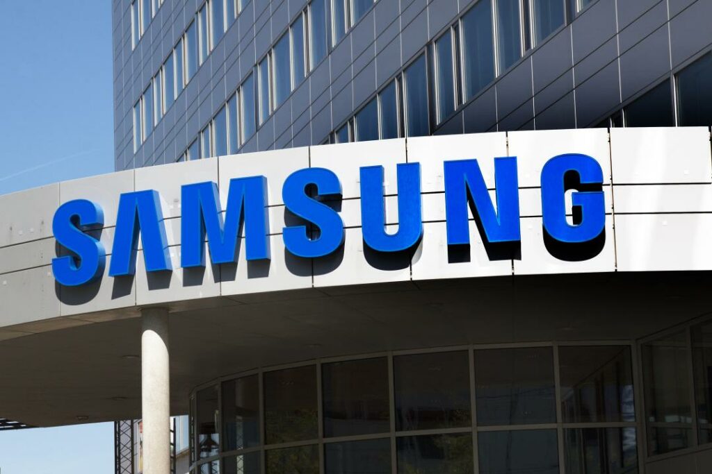 Samsung расследует причину неисправности экранов в новых телефонах Galaxy Fold