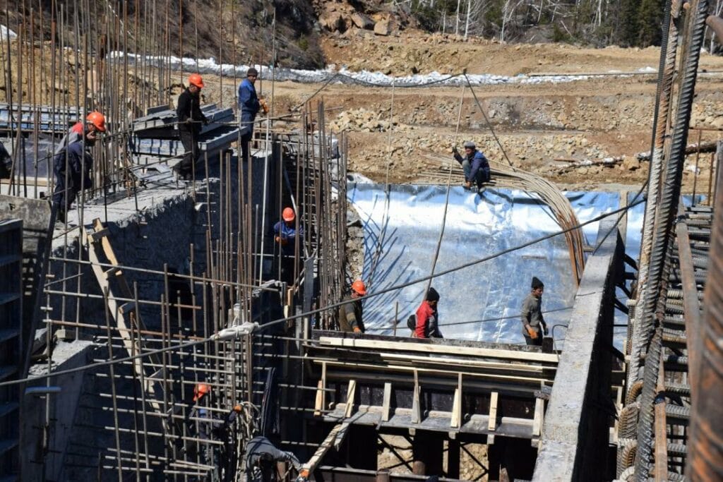 Сроки строительства Тургусунской ГЭС сорвались из-за паводка