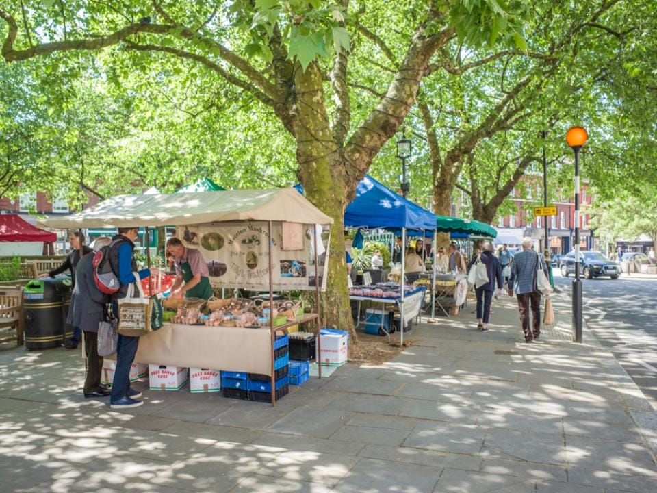 В Усть-Каменогорске ликвидируют уличные рынки
