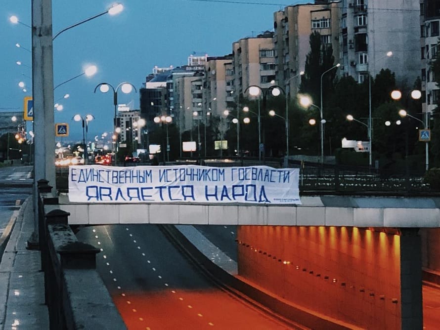 В Алматы задержали еще одного активиста за новый баннер на аль-Фараби