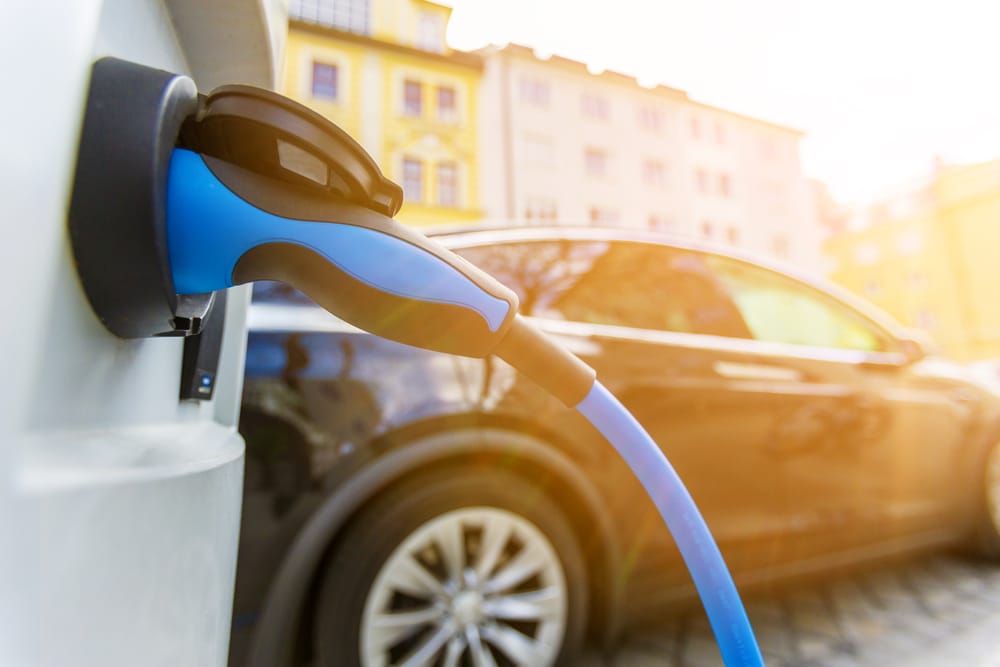 Спрос на электромобили в Казахстане сократился в 4,4 раза