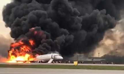 В Москве самолет загорелся при посадке