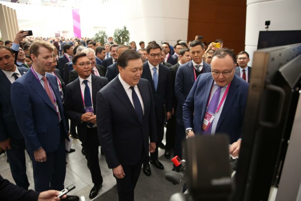 Аскар Мамин протестировал возможности 5G на АЭФ