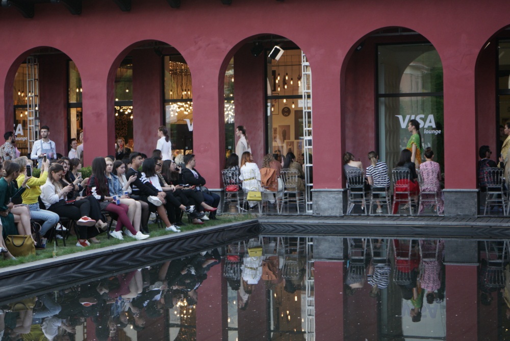 Street style, rock ‘n’ roll, купальники и капельницы: чем запомнилась Visa Fashion Week Almaty?