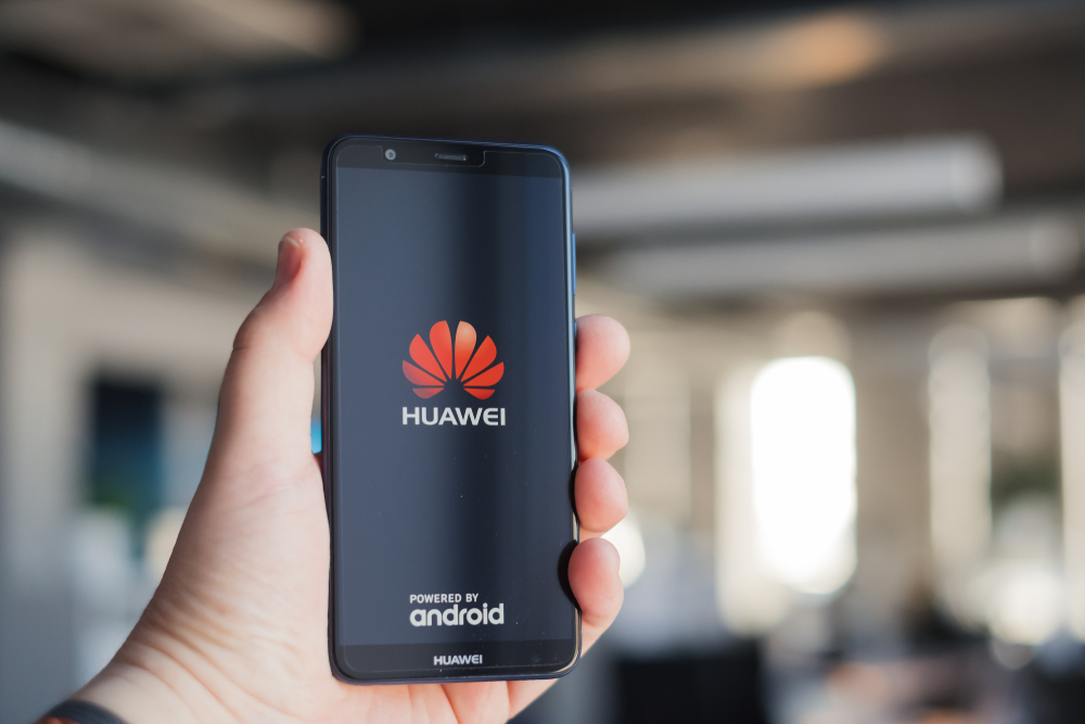 На смартфонах Huawei перестанет обновляться Android