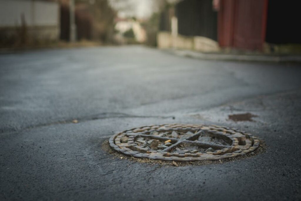 Из-за чего погибли коммунальщики на недействующем колодце в Нур-Султане