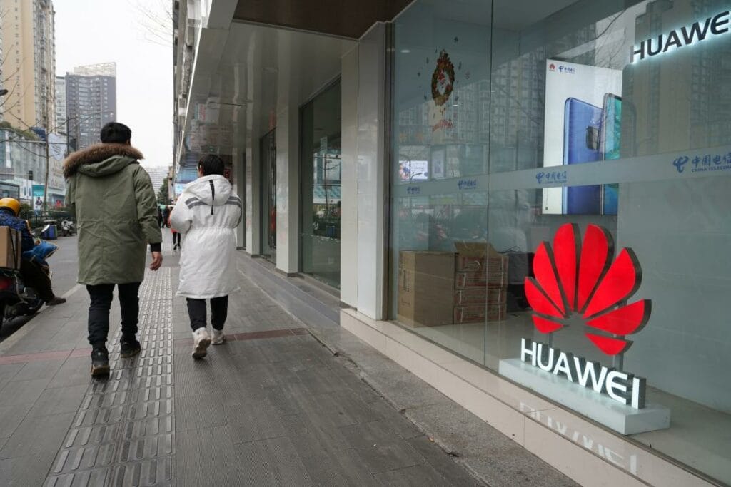 Держатели облигаций ставят на то, что Huawei выдержит натиск США