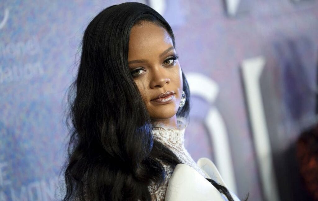 Рианна названа самой богатой певицей в мире по версии Forbes