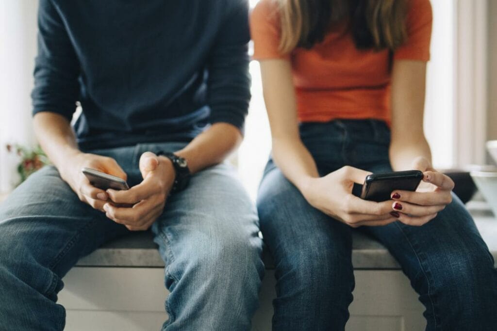 Британские университеты будут следить за соцсетями студентов, чтобы предотвратить суицид