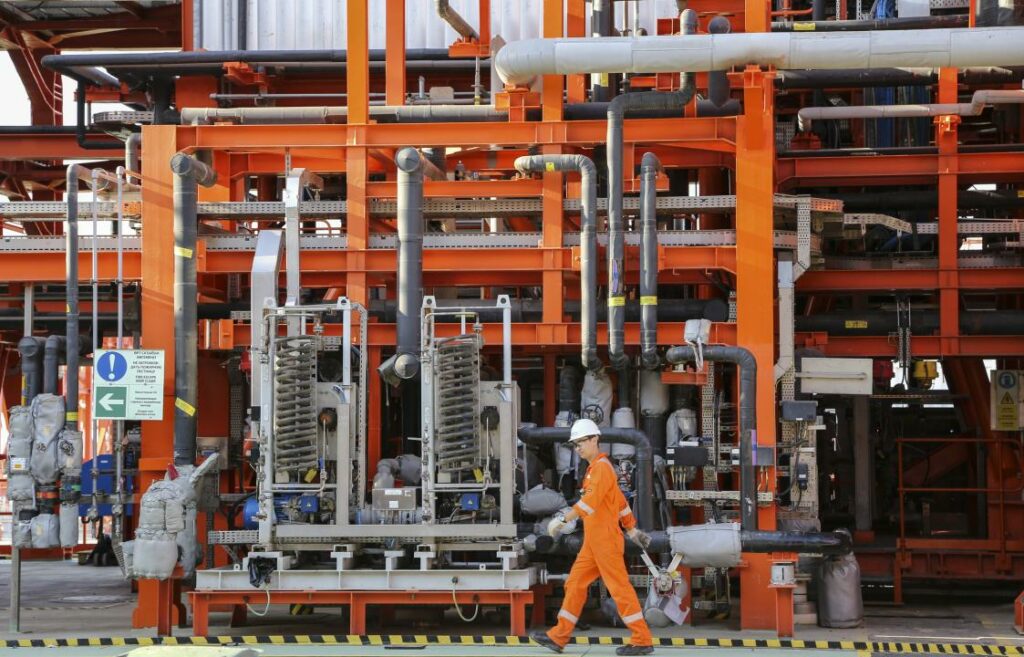 Добыча нефти с начала 2019 года сократилась