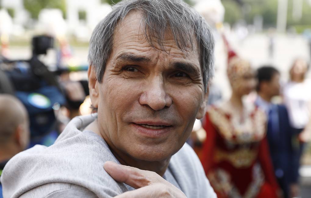 Бари Алибасов пройдет реабилитацию в Казахстане