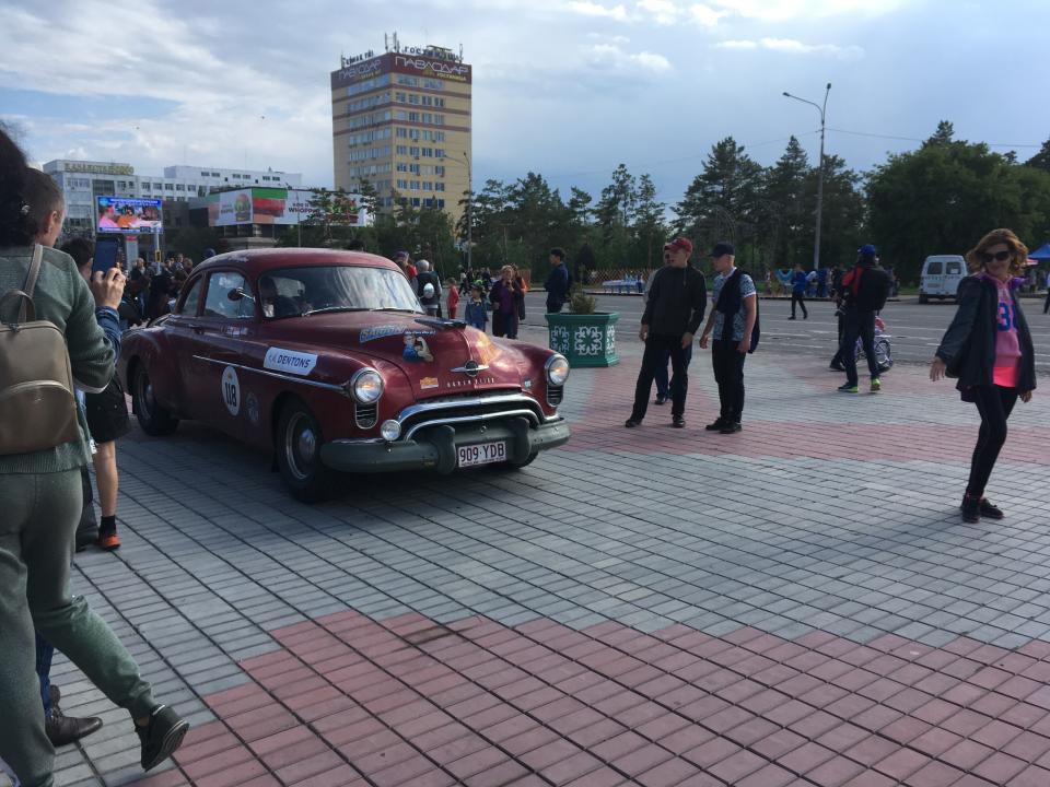 В Павлодаре впервые приняли участников ретро-ралли «Пекин – Париж»