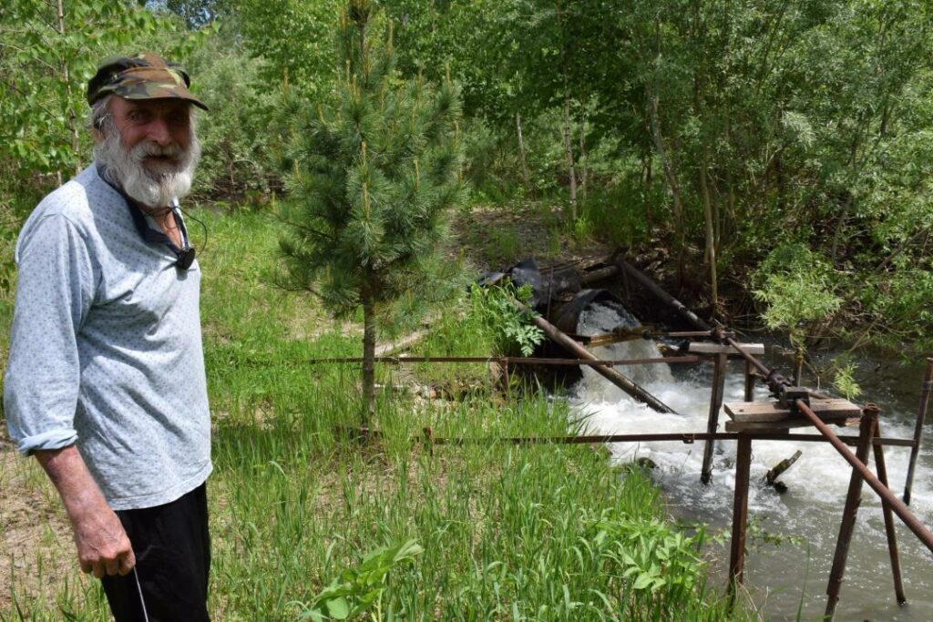 Как алтайский художник ушел в лесную глушь и научился зарабатывать