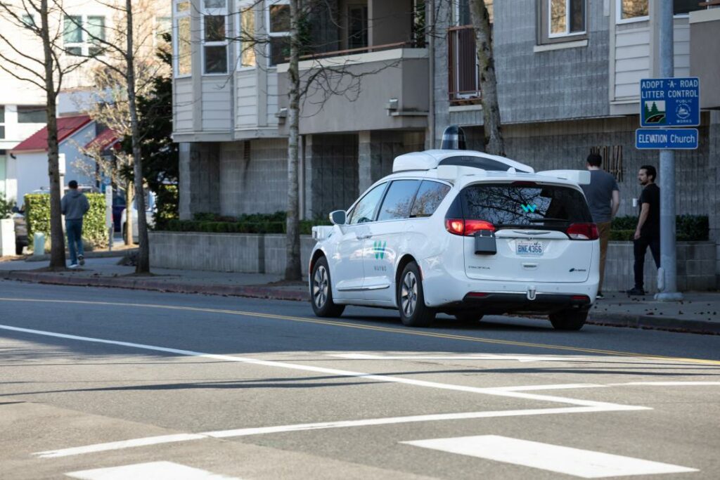 В Японии и Франции появятся беспилотные автомобили Waymo