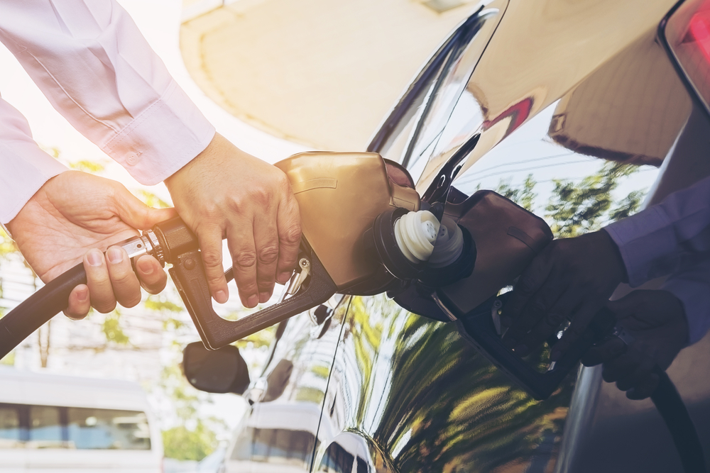 Сколько бензина может купить казахстанец на среднюю зарплату