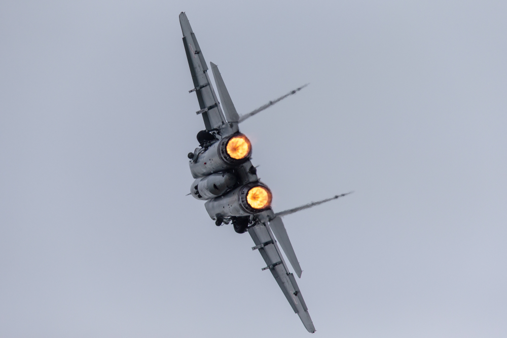 Боевой самолет упал в Каспийскоe море