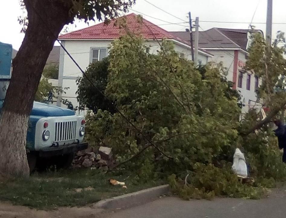 Разрушительный ураган пронесся над Уральском