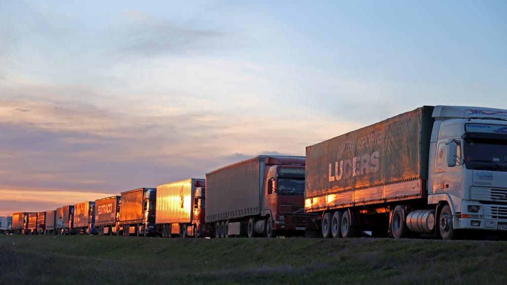 Бизнес Северного Казахстана несет убытки из-за очереди на границе с Россией