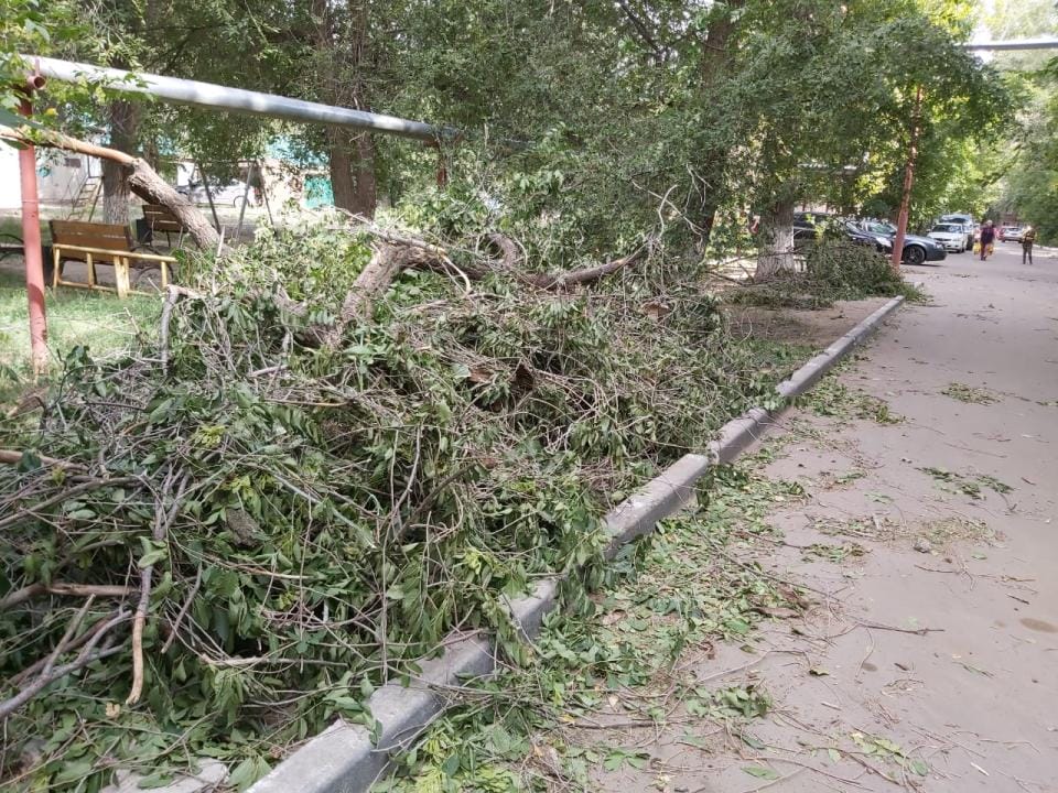 В Уральске оценивают ущерб от урагана