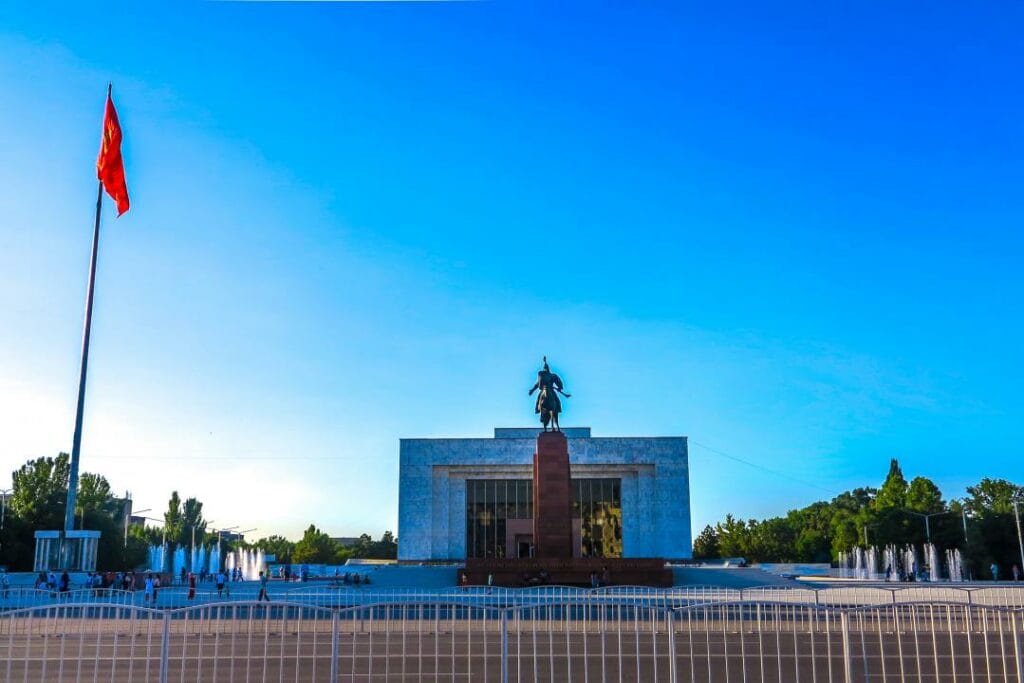 Власти и оппозицию Кыргызстана призвали к сдержанности