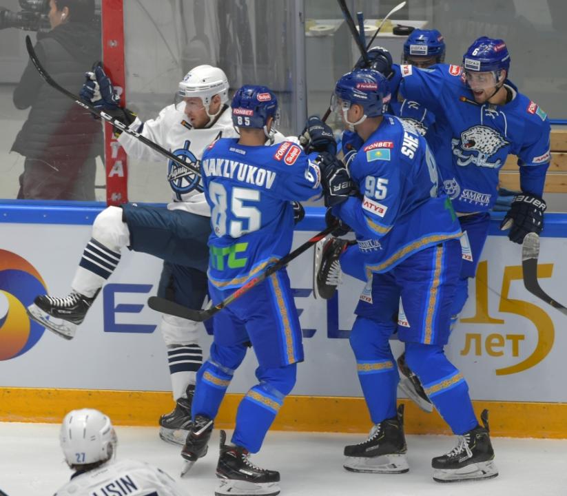 «Барыс» проиграл «Адмиралу» игру в неравных составах