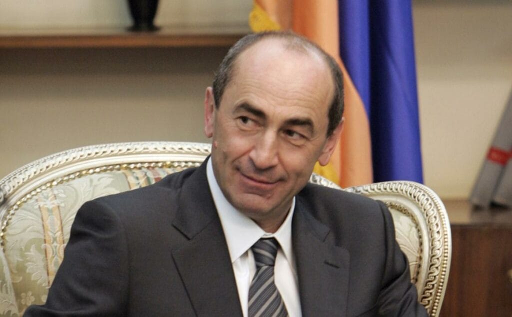 Суд в Армении оставил под арестом экс-президента