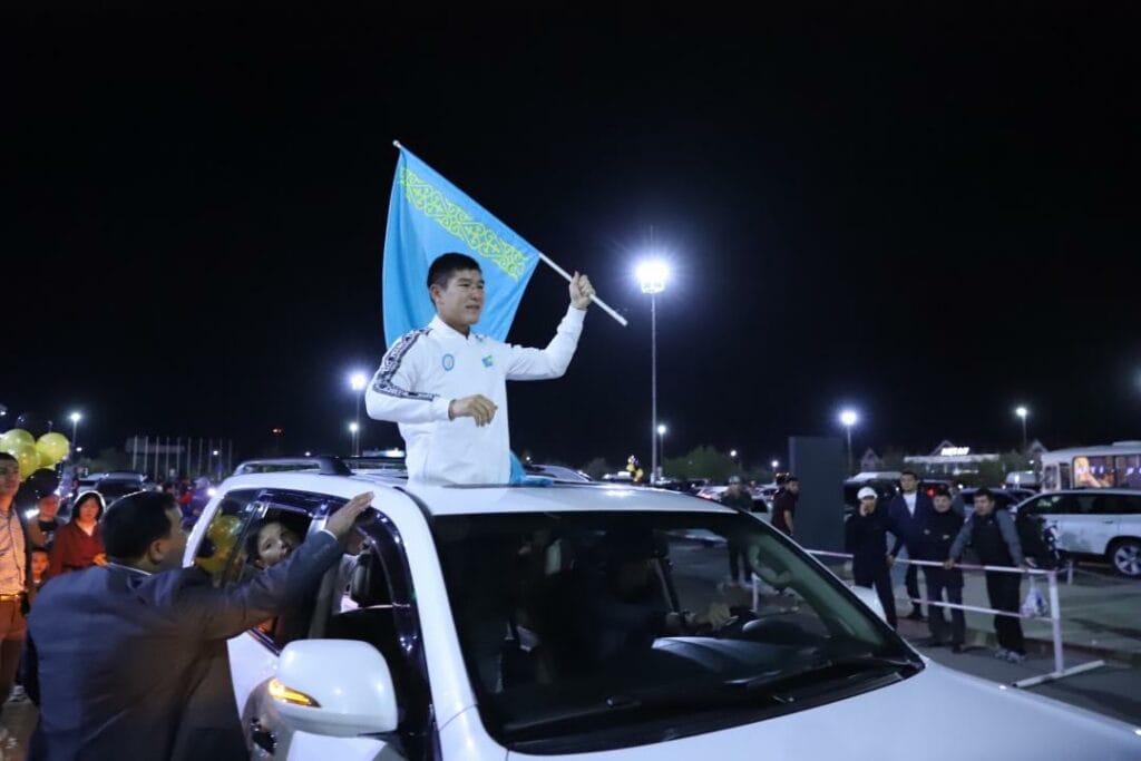 Бекзату Нурдаулетову подарили двухкомнатную квартиру в Актау