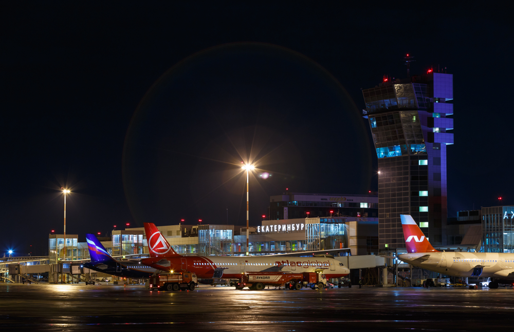 Самолет из Ташкента не долетел до Екатеринбурга