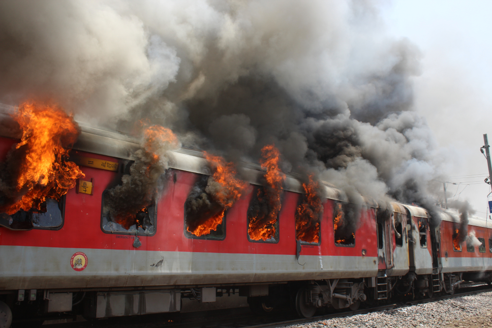Свыше 70 человек погибли в результате пожара в поезде в Пакистане