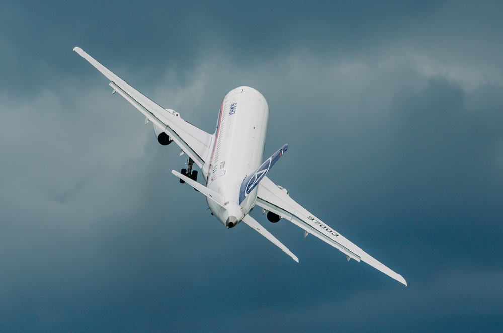 Sukhoi Superjet сел с отказавшим двигателем в Тюмени