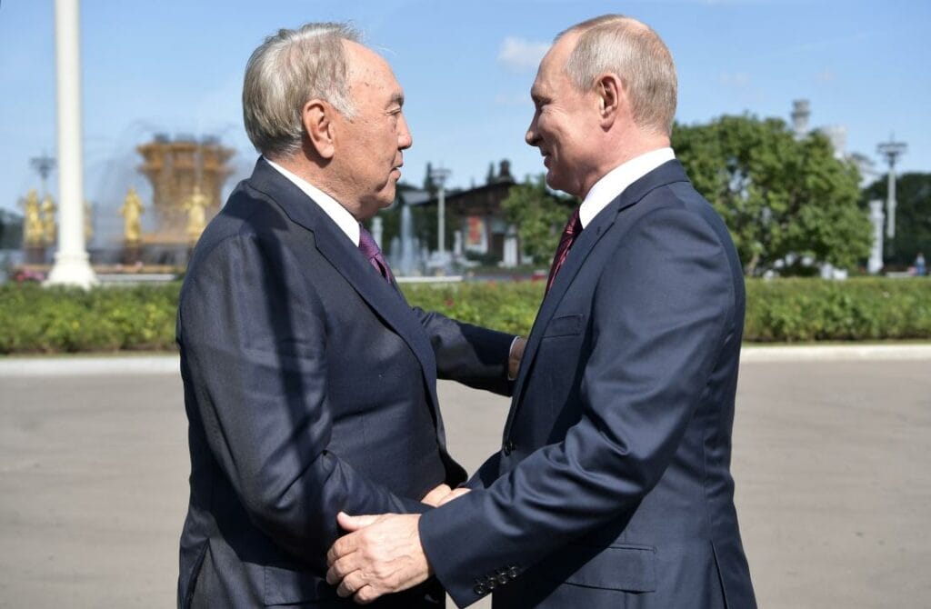 Назарбаев поговорил с Путиным об Украине