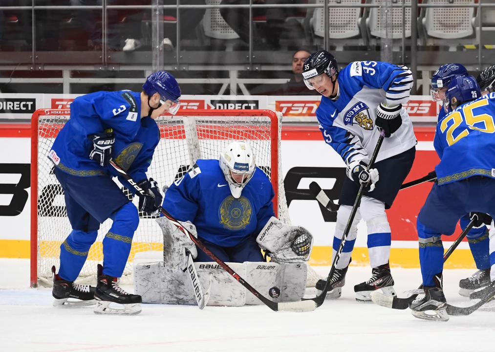 Казахстан и Германия разыграют место в элите молодежного хоккея