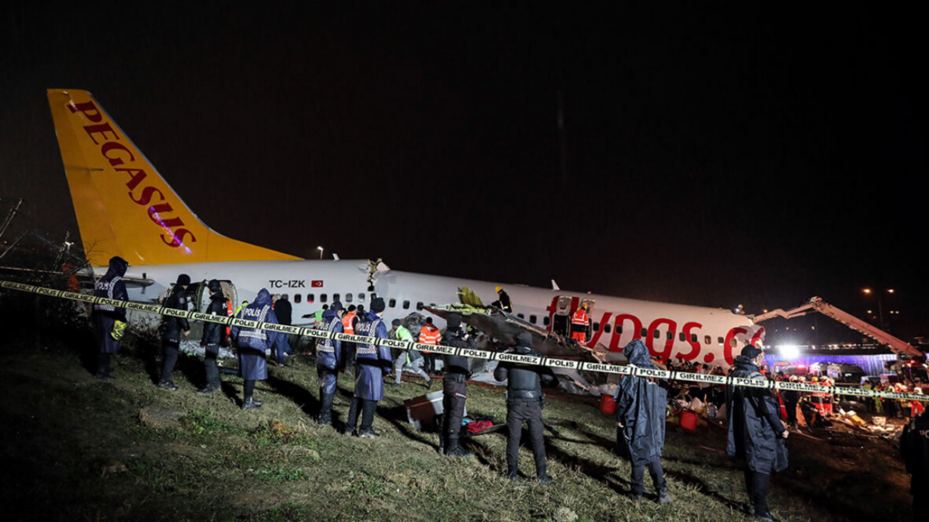 Два казахстанца пострадали при крушении турецкого самолета