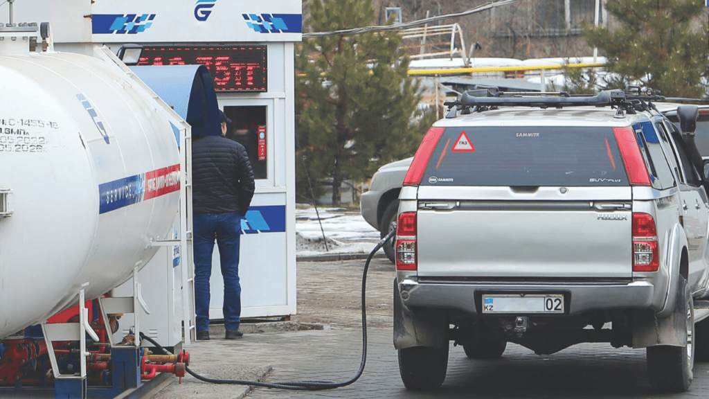 В Казахстане автомобили на газе не пускают на крытые и подземные парковки