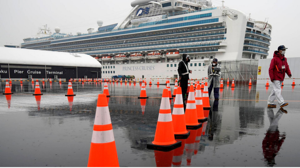 На карантинном лайнере зафиксировали 88 случаев заражения коронавирусом