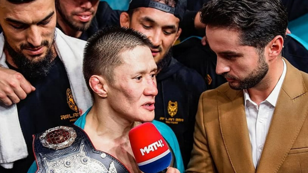 Казахстанец подписал контракт с UFC