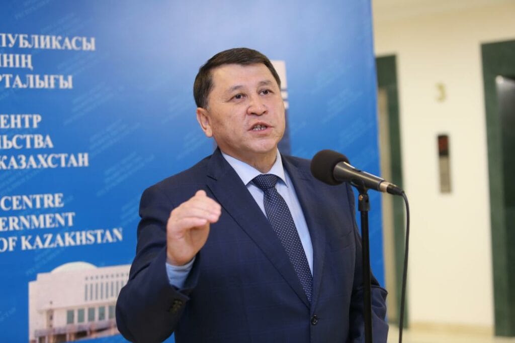 Бекшин спрогнозировал сроки появления коронавируса в Казахстане