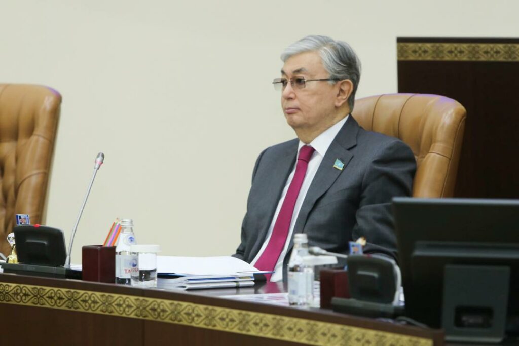 Токаев поручил поддержать туристский сектор