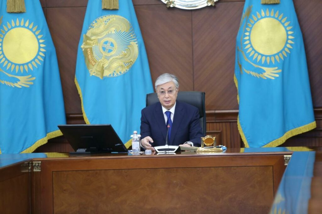 Токаев поручил поддержать МСБ льготными кредитами