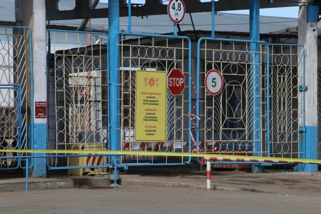 В Алматы задержали таксистов за незаконный ввоз людей