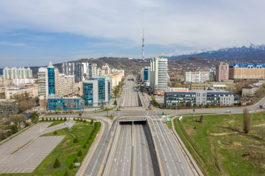 Как компании в Казахстане поддерживают жителей в карантин