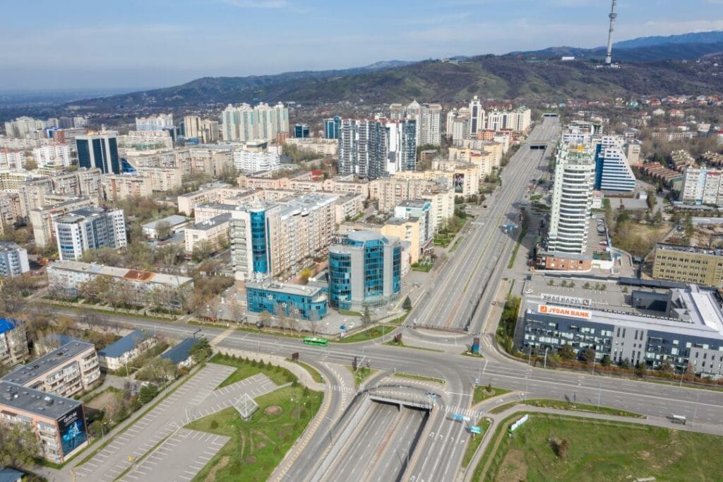 Почти 500 точек ресторанов в Алматы закрылись из-за карантина