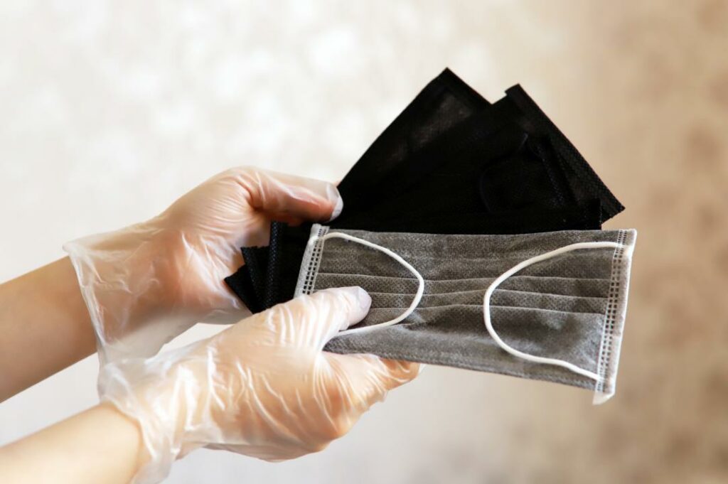 Из Казахстана пытались вывезти более четырех миллионов медицинских масок