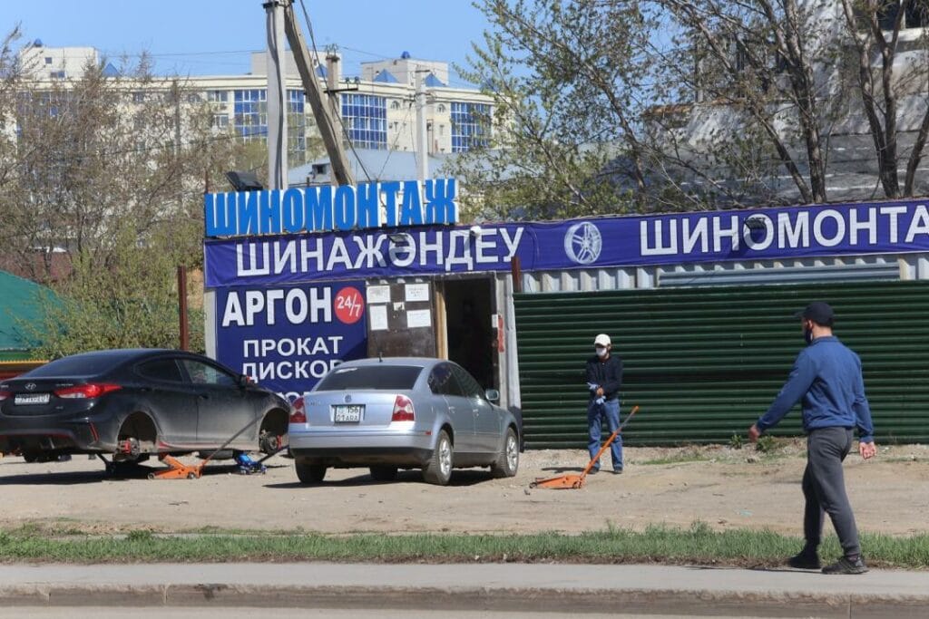 Регистрация авто в Казахстане сократилась почти в 40 раз