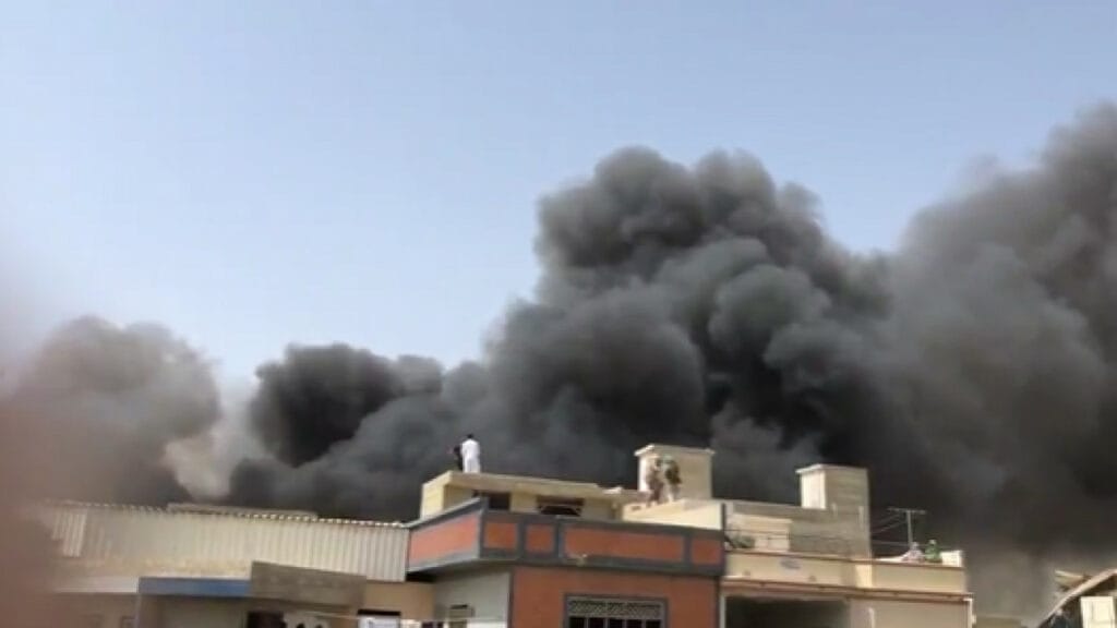 В Пакистане разбился пассажирский самолет