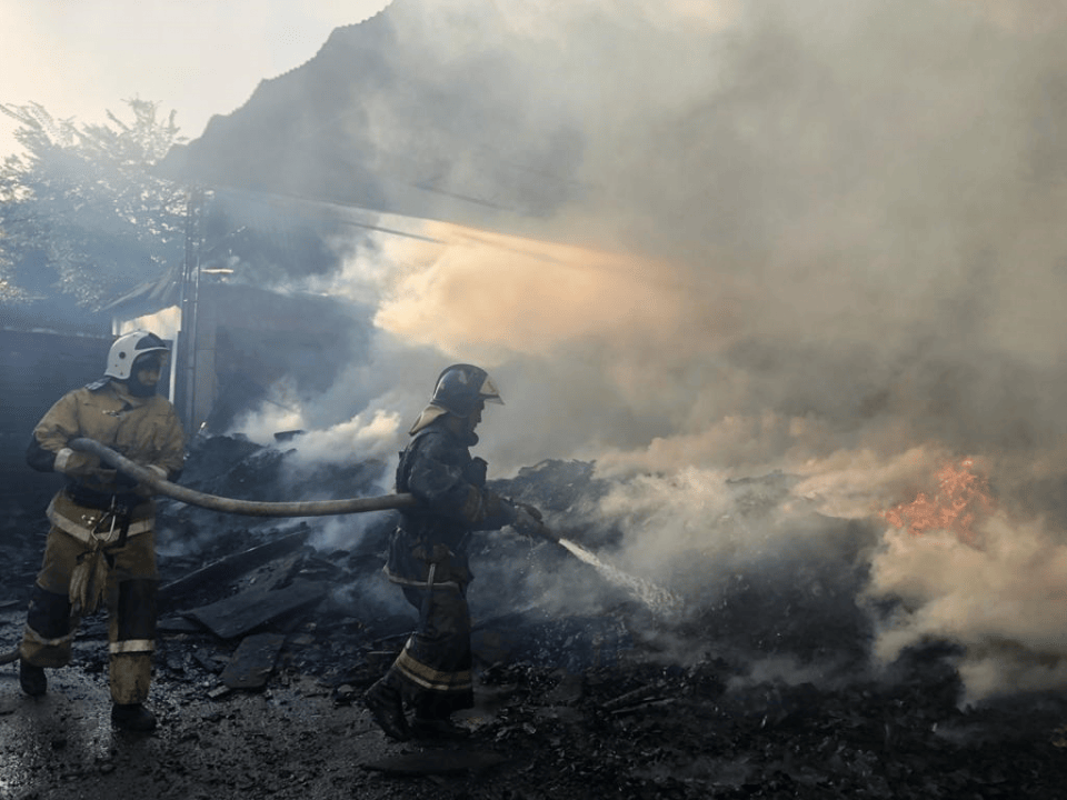 В Алматы произошел крупный пожар