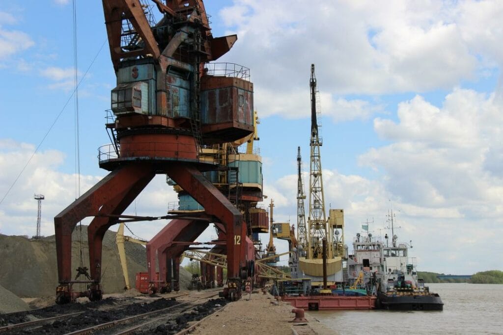 На чем зарабатывает крупнейший речной порт Казахстана